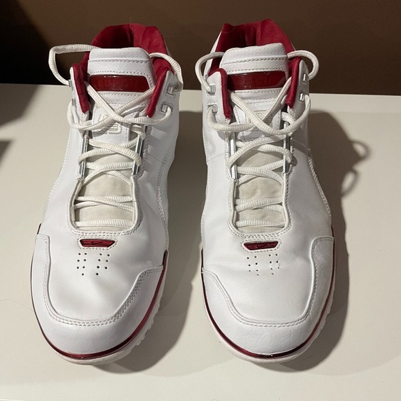LEBRON ZOOM GENERATION1 SIZE 11 IN GREAT CONDITION - Picture 1 of 4